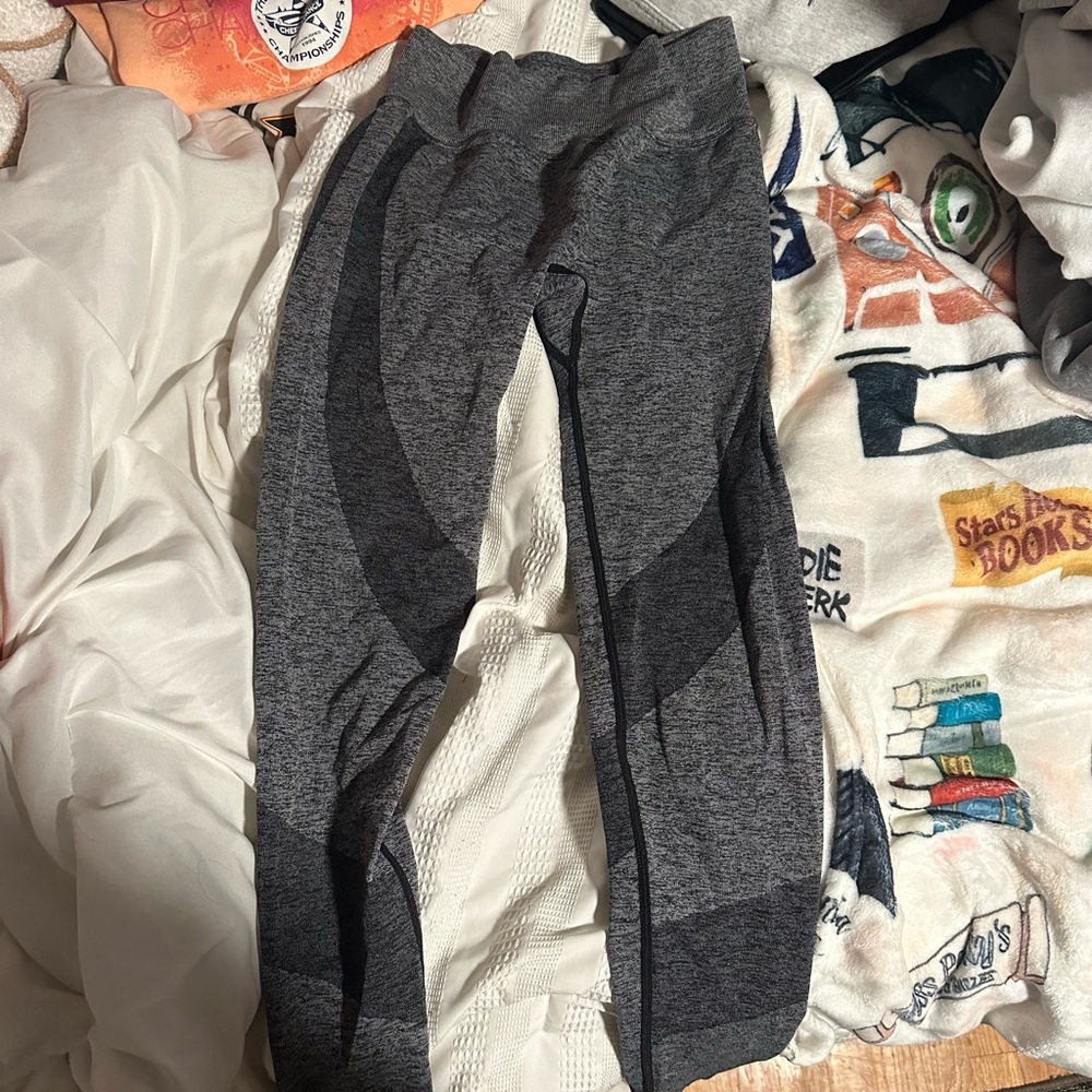 PINK Victoria's Secret Charcoal and Black Leggings